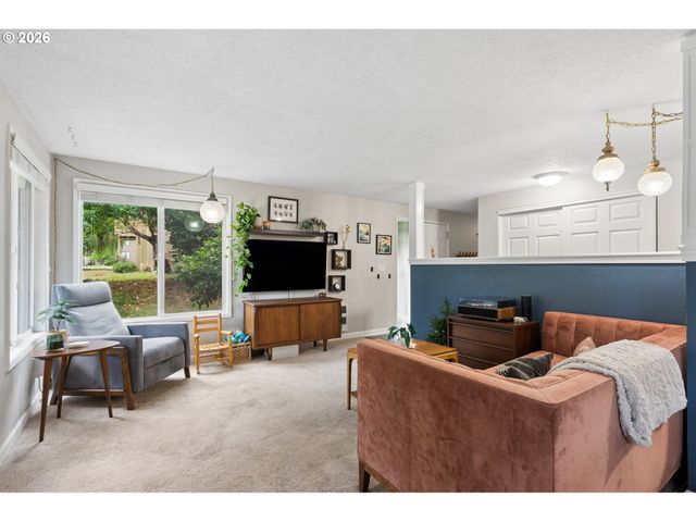 6928 Sw MONTAUK Cir, Lake Oswego, OR 97035