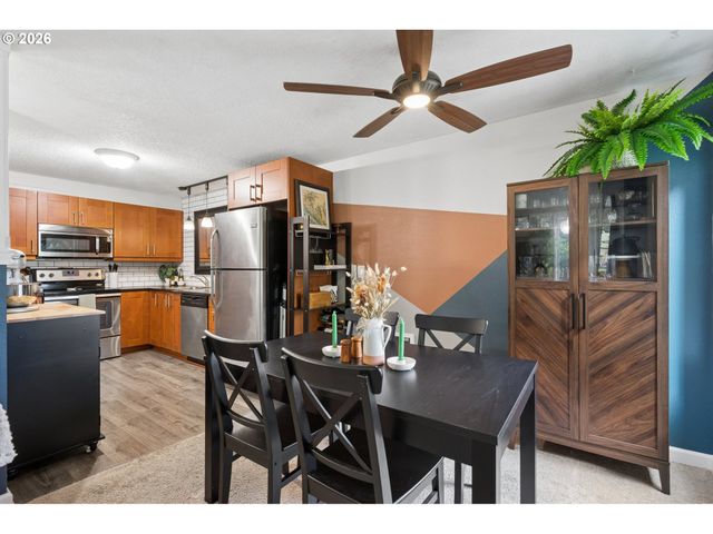 6928 Sw MONTAUK Cir, Lake Oswego, OR 97035