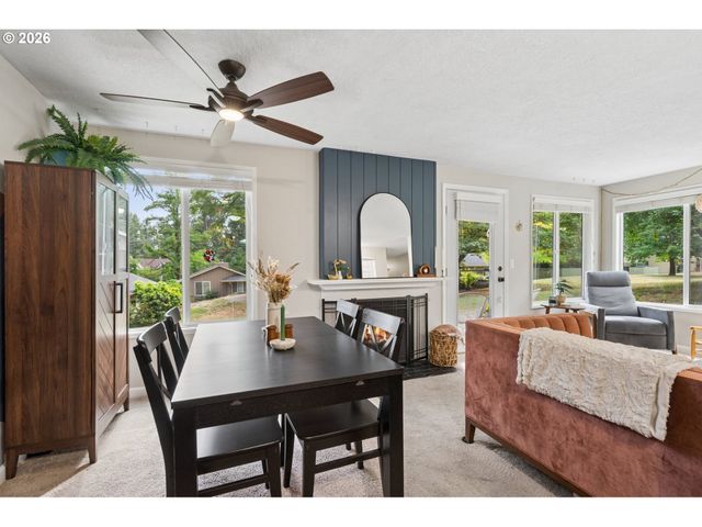 6928 Sw MONTAUK Cir, Lake Oswego, OR 97035