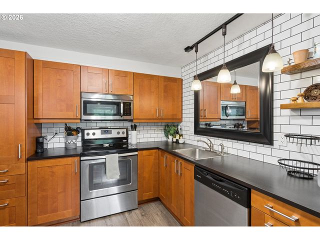 6928 Sw MONTAUK Cir, Lake Oswego, OR 97035