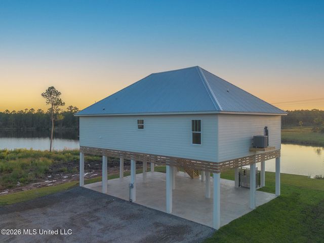 13075 Enciente Point Drive, Kiln, MS 39556