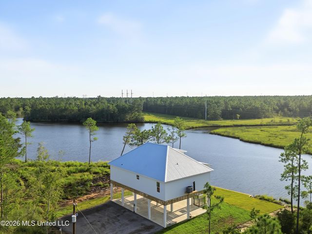 13075 Enciente Point Drive, Kiln, MS 39556