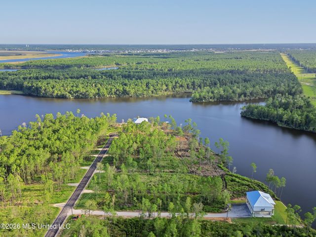 13075 Enciente Point Drive, Kiln, MS 39556