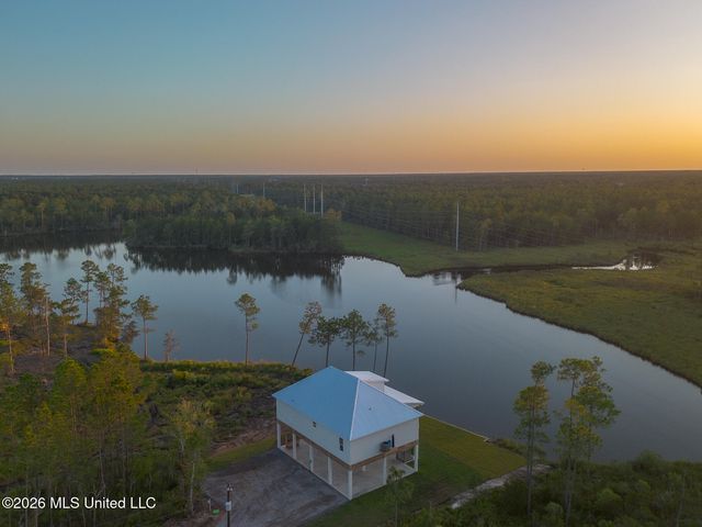 13075 Enciente Point Drive, Kiln, MS 39556