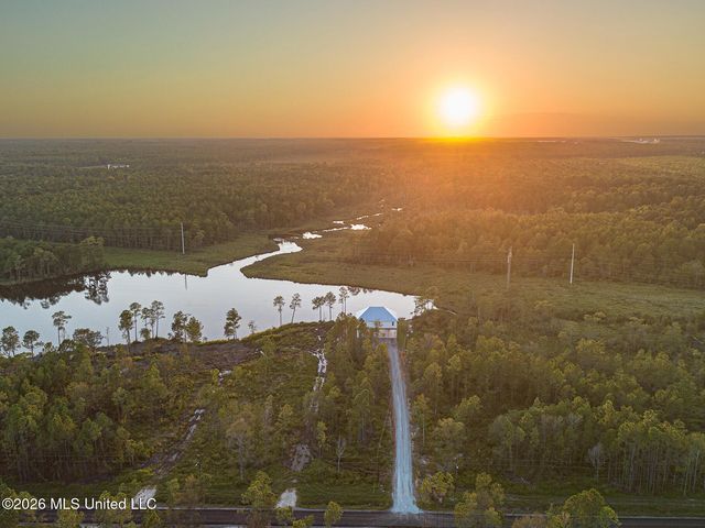 13075 Enciente Point Drive, Kiln, MS 39556
