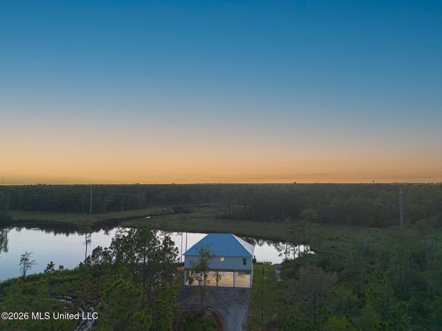13075 Enciente Point Drive, Kiln, MS 39556