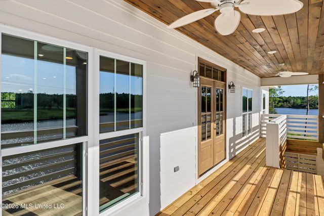 13075 Enciente Point Drive, Kiln, MS 39556