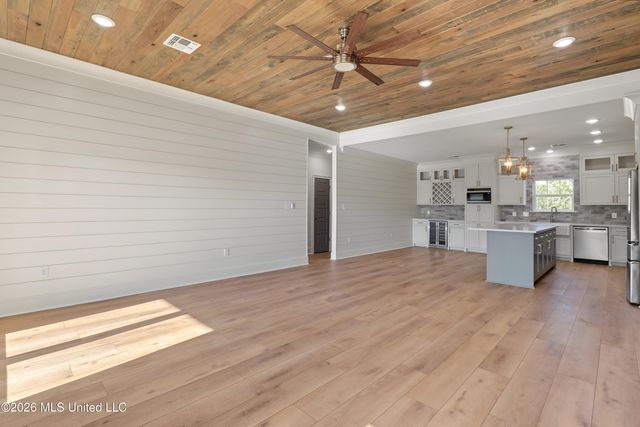 13075 Enciente Point Drive, Kiln, MS 39556
