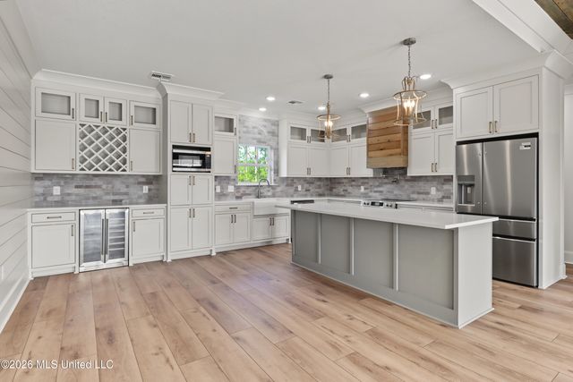 13075 Enciente Point Drive, Kiln, MS 39556