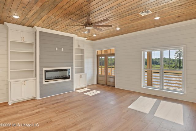 13075 Enciente Point Drive, Kiln, MS 39556