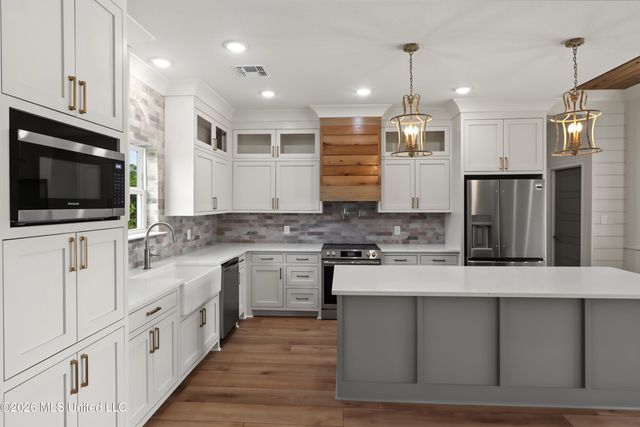 13075 Enciente Point Drive, Kiln, MS 39556