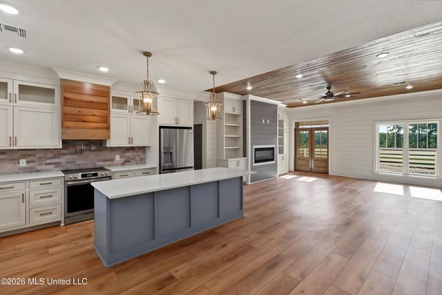 13075 Enciente Point Drive, Kiln, MS 39556