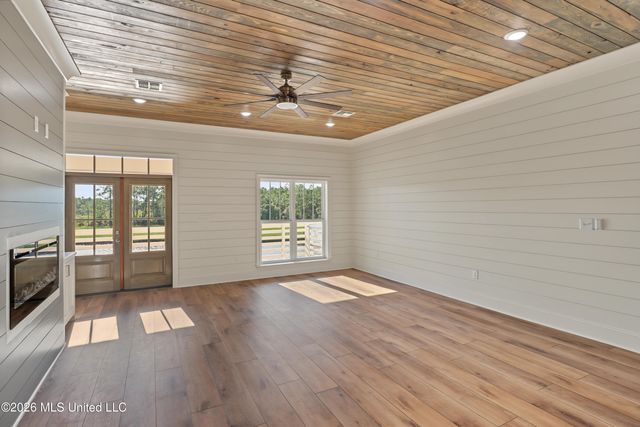 13075 Enciente Point Drive, Kiln, MS 39556