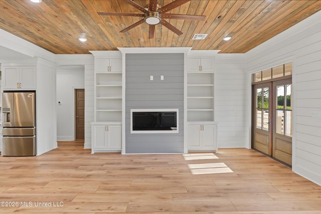 13075 Enciente Point Drive, Kiln, MS 39556