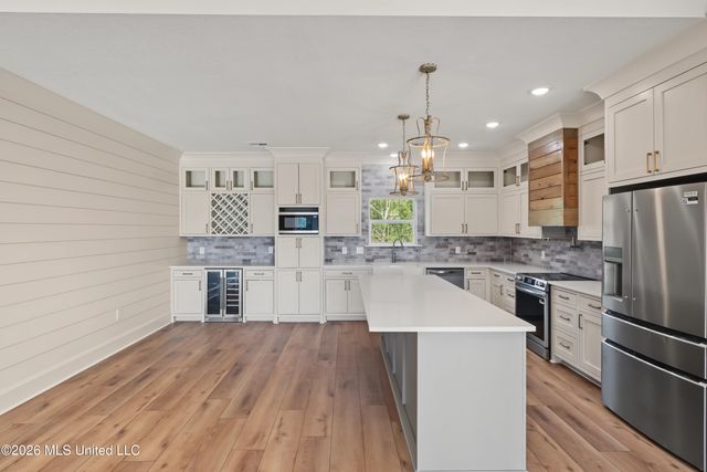 13075 Enciente Point Drive, Kiln, MS 39556