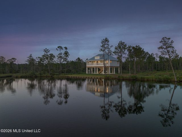 13075 Enciente Point Drive, Kiln, MS 39556