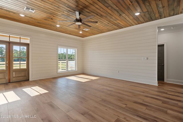 13075 Enciente Point Drive, Kiln, MS 39556