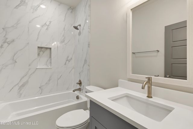 13075 Enciente Point Drive, Kiln, MS 39556