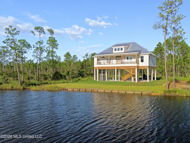 13075 Enciente Point Drive, Kiln, MS 39556