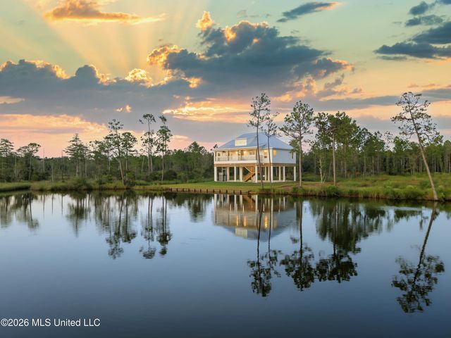13075 Enciente Point Drive, Kiln, MS 39556