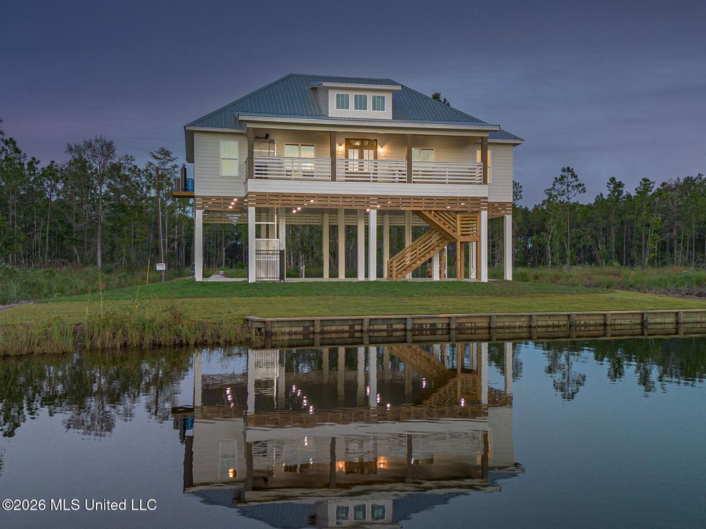 13075 Enciente Point Drive, Kiln, MS 39556