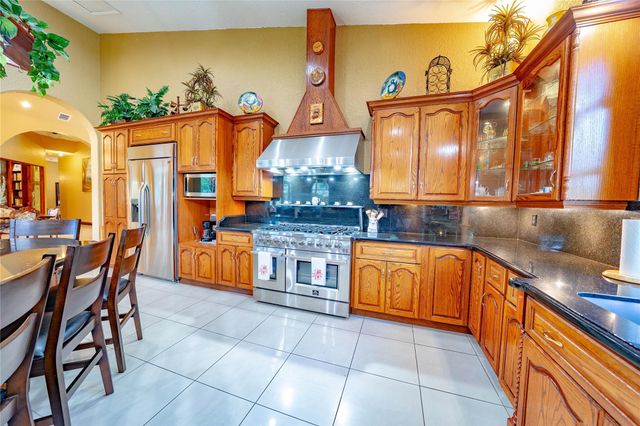 14630 Luray Rd, Southwest Ranches, FL 33330