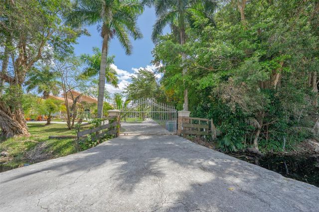 14630 Luray Rd, Southwest Ranches, FL 33330