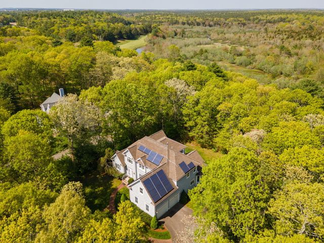 17 Payamps Road, Mashpee, MA 02649