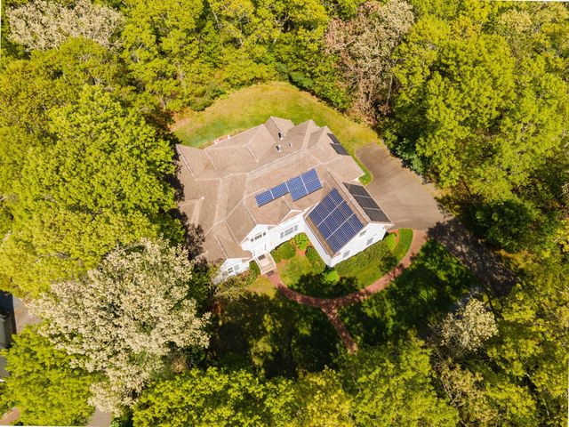 17 Payamps Road, Mashpee, MA 02649