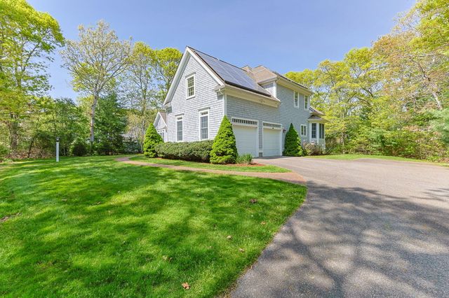 17 Payamps Road, Mashpee, MA 02649