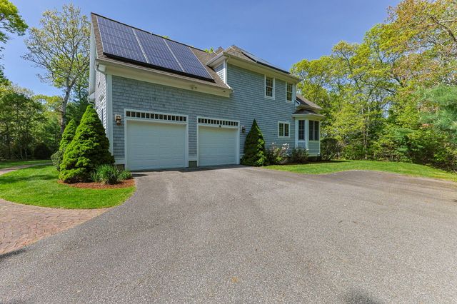 17 Payamps Road, Mashpee, MA 02649