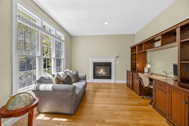 17 Payamps Road, Mashpee, MA 02649