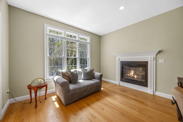 17 Payamps Road, Mashpee, MA 02649