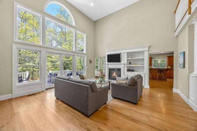 17 Payamps Road, Mashpee, MA 02649