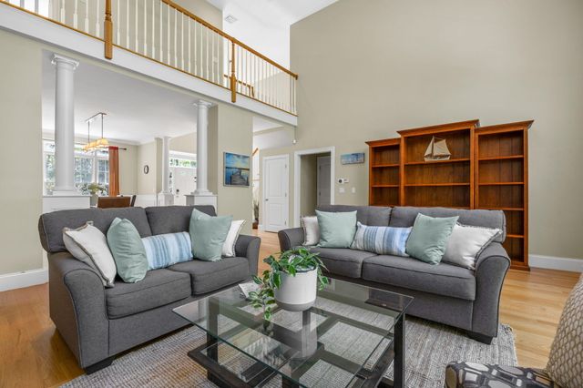 17 Payamps Road, Mashpee, MA 02649