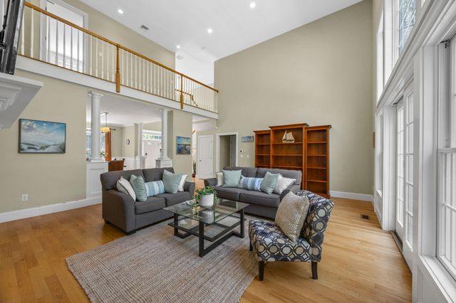 17 Payamps Road, Mashpee, MA 02649