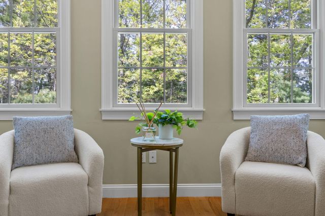 17 Payamps Road, Mashpee, MA 02649