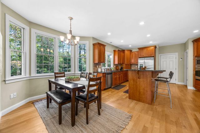 17 Payamps Road, Mashpee, MA 02649