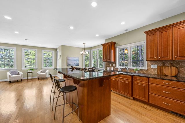 17 Payamps Road, Mashpee, MA 02649