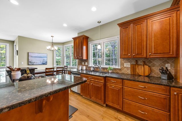 17 Payamps Road, Mashpee, MA 02649
