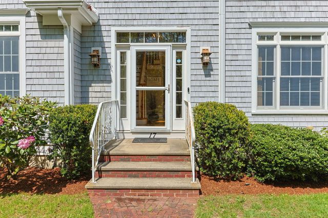 17 Payamps Road, Mashpee, MA 02649