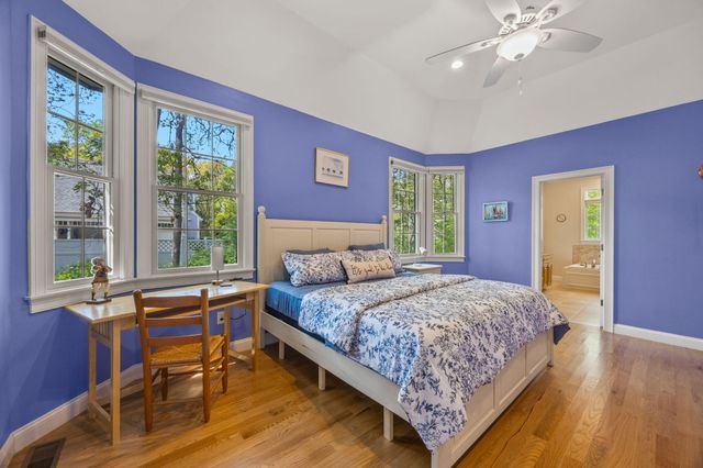 17 Payamps Road, Mashpee, MA 02649