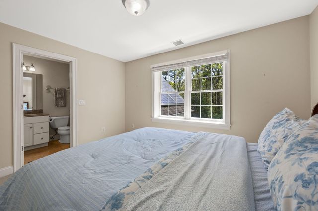 17 Payamps Road, Mashpee, MA 02649