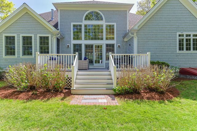 17 Payamps Road, Mashpee, MA 02649