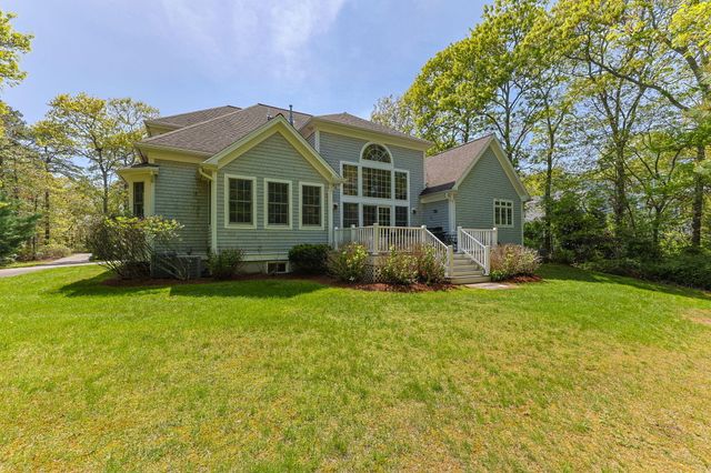 17 Payamps Road, Mashpee, MA 02649