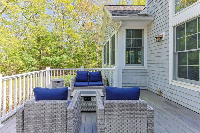 17 Payamps Road, Mashpee, MA 02649