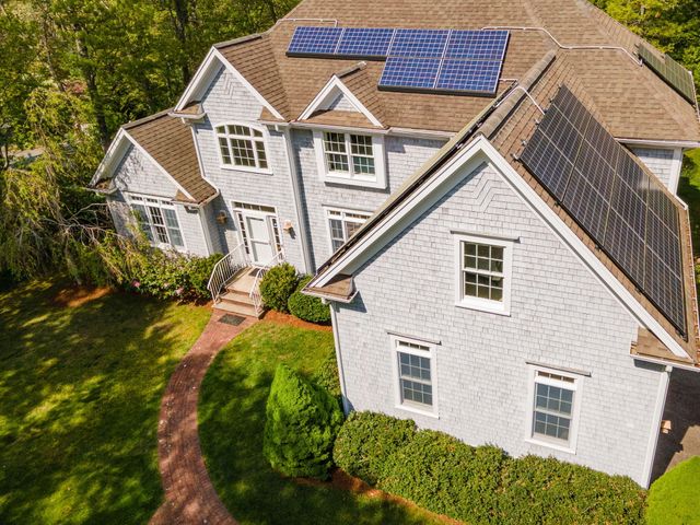 17 Payamps Road, Mashpee, MA 02649