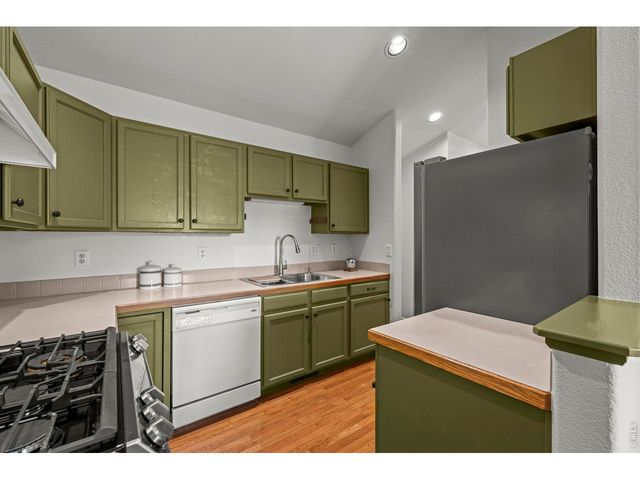 517 Ridgeview Dr, Louisville, CO 80027