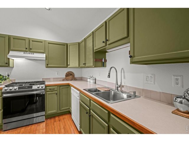517 Ridgeview Dr, Louisville, CO 80027