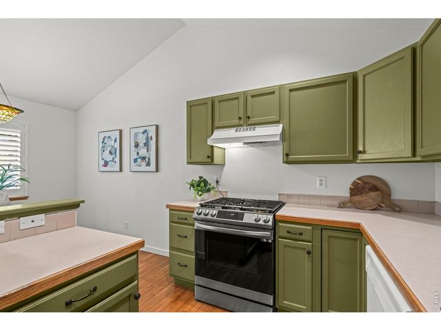 517 Ridgeview Dr, Louisville, CO 80027